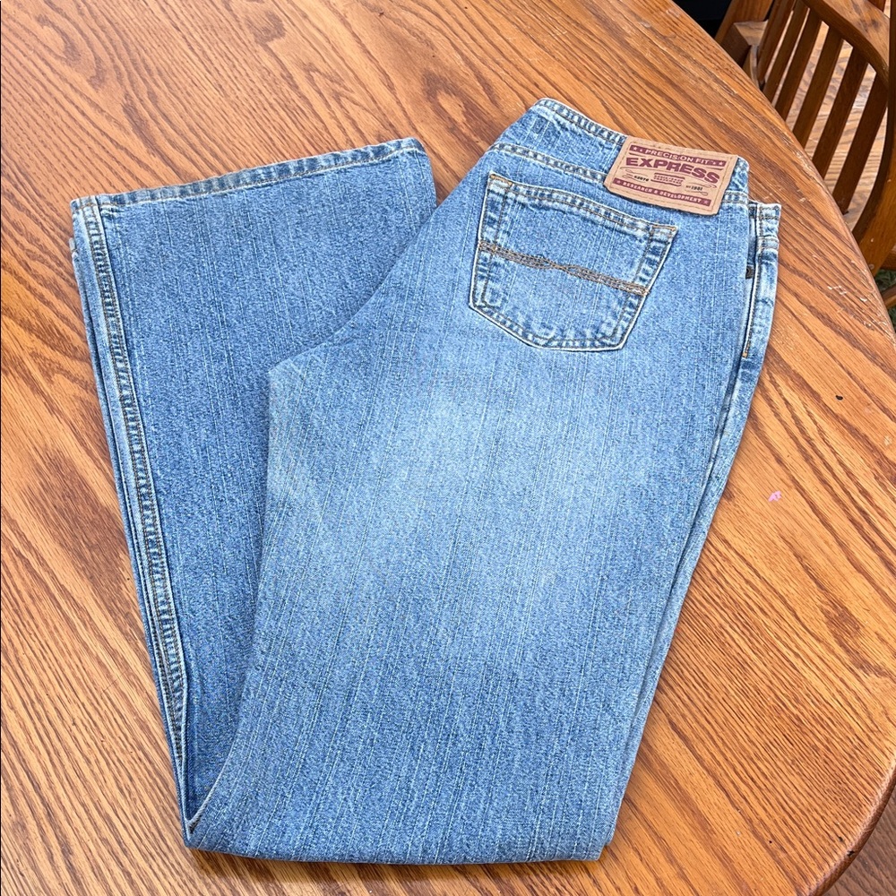Express Women's Light Blue Relaxed Jeans